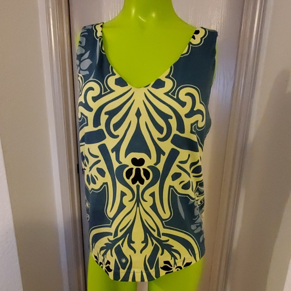 NEW* Athleta brand workout top size 36C